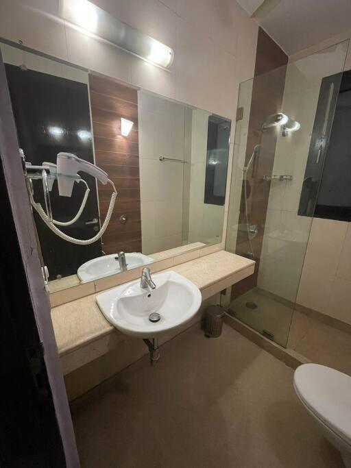 Park Serviced Apartments - Cyber City Gurgaon Bagian luar foto