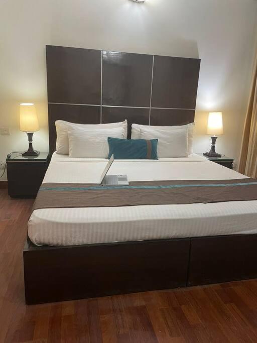 Park Serviced Apartments - Cyber City Gurgaon Bagian luar foto